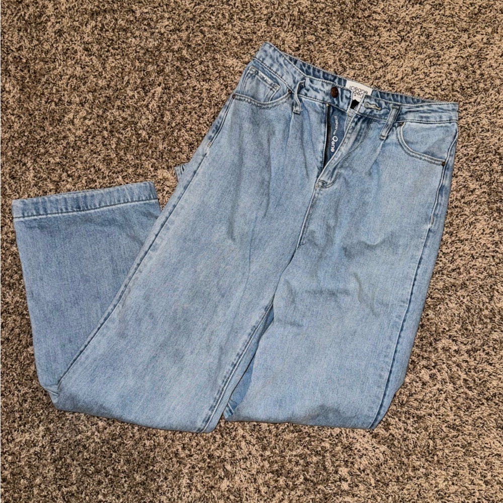 Women's Straight Leg Denim Jeans in Light Blue